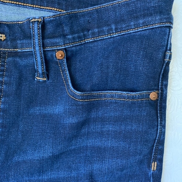 Madewell 9" Mid-Rise Skinny Jeans in Lunar Wash: TENCEL™ Denim Edition - Picture 7 of 8